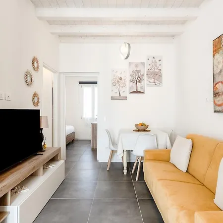 Keyroom Patio & Parking Near Como