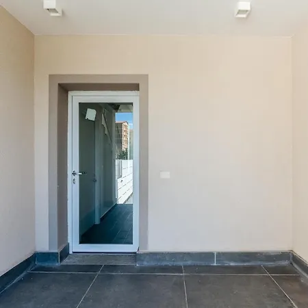 Keyroom Patio & Parking Near Casa vacanze