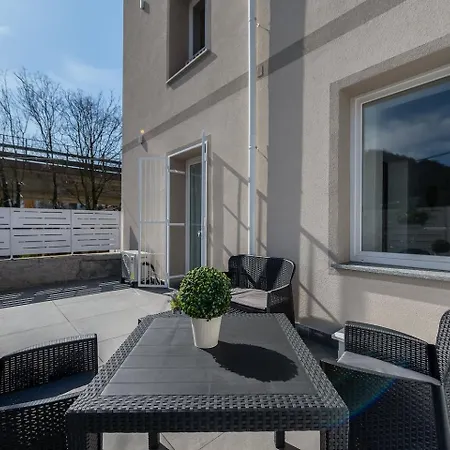 Keyroom Patio & Parking Near Holiday home *