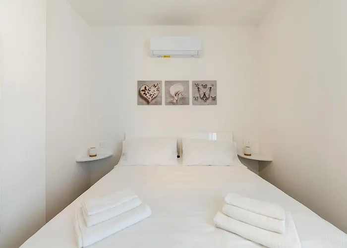 Keyroom - Patio & Parking Near