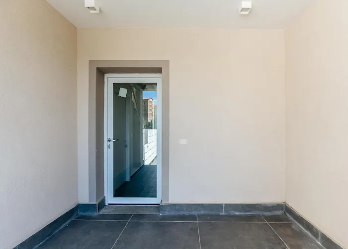 Keyroom - Patio & Parking Near Appartement