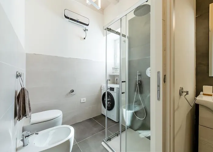 Apartman Keyroom - Patio & Parking Near Como