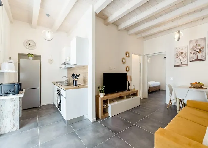 Keyroom - Patio & Parking Near