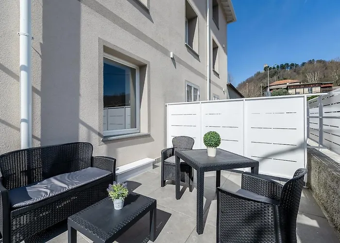 Keyroom - Patio & Parking Near 코모