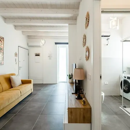 Keyroom Patio & Parking Near * Όπως